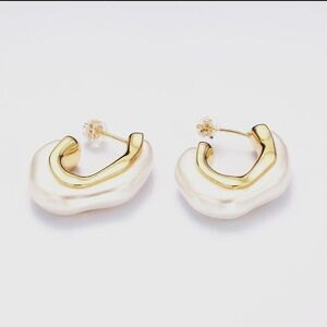 Elegant Gold and Cream Earrings BRAND NEW